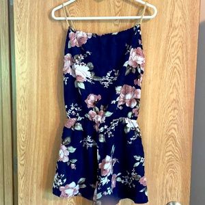 Floral romper with pockets size S new no tags